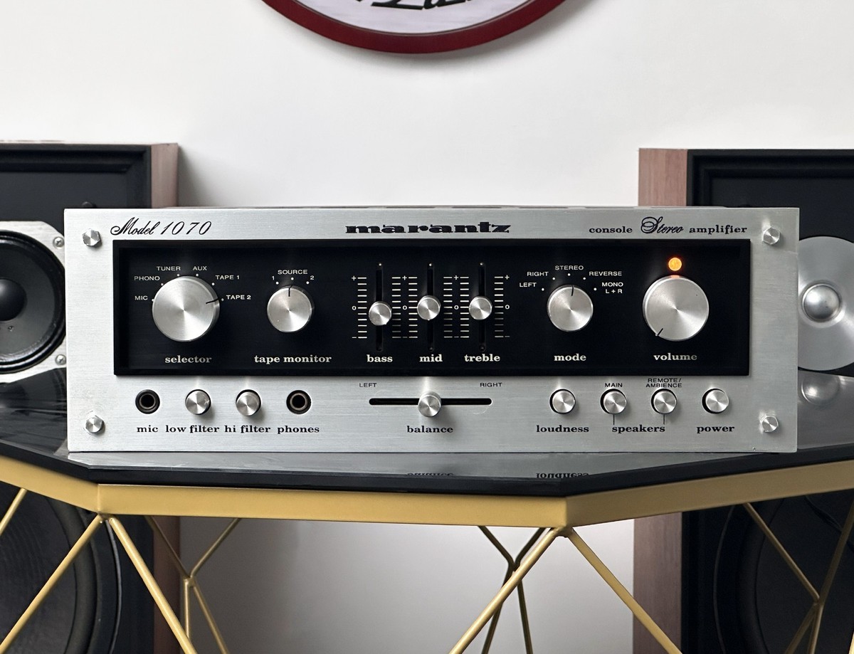 VINTAGE MARANTZ 1070 INTEGRATED AMPLIFIER (FREE WC-10 WOOD