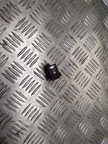 BMW 5 E39 Schalter für Fensterheber hinten rechts 8368974 2.00 Petrol 12145972