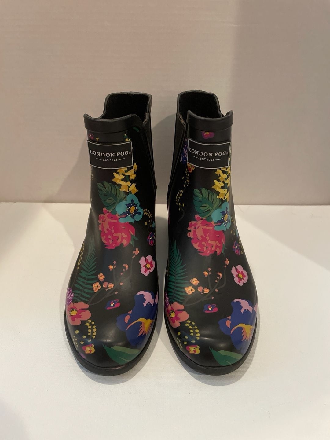 London Fog HKF003 Piccadilly Black Floral Short Rain Boots US 9M. Pre-owned. Exc