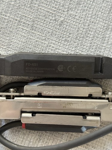 sensore di flusso keyence fd-xs1 con morsetti fd-xc1m - Afbeelding 1 van 2
