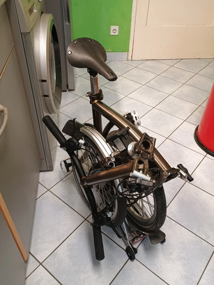 brompton Faltrad 6 gang 2022 Carbonsattel T-Lenker Gepäck Induktionsbeleuchtung
