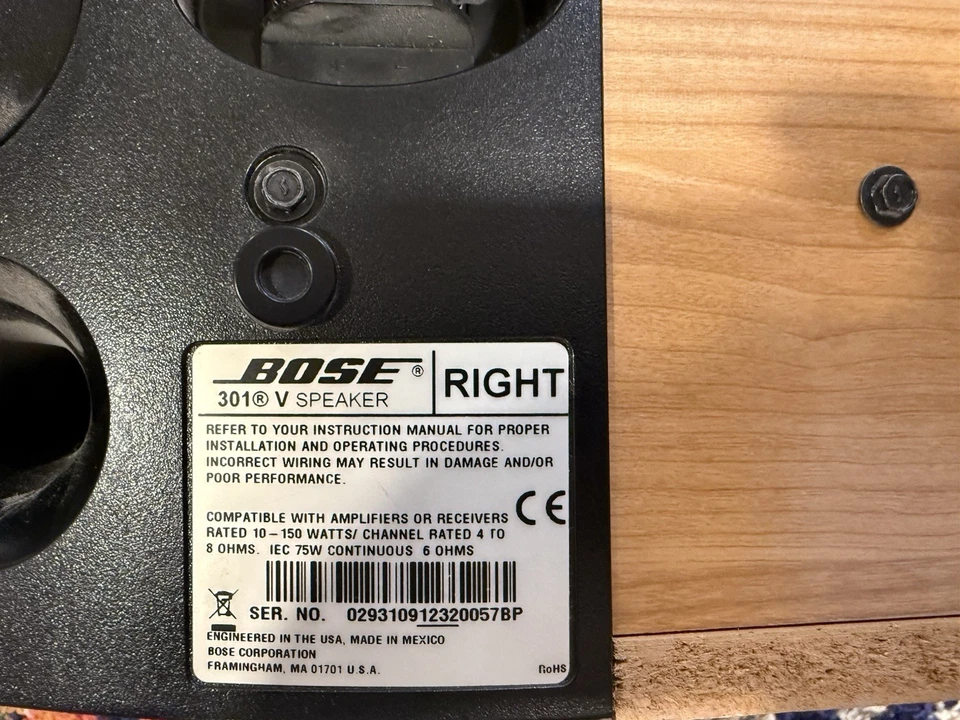 Bose 301 V Series Direct Reflecting Bookshelf Speakers -Matched Pair- Wood grain - Image 2 of 3