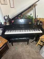 The piano is in good condition and works perfectly, good for beginners.