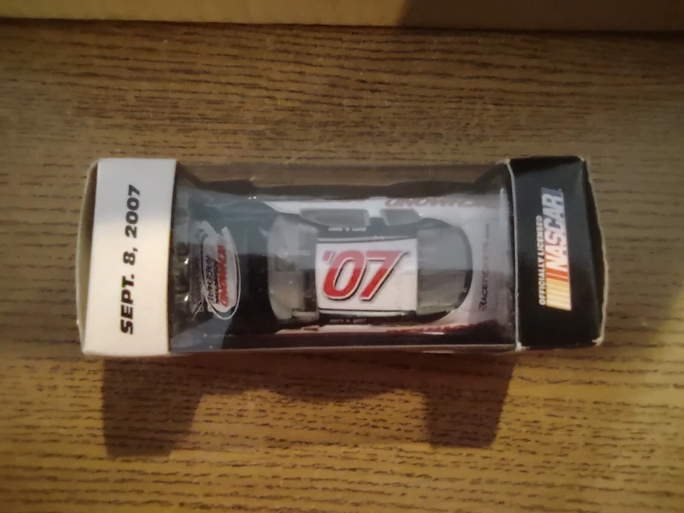 Motorsports Authentics Richmond International Raceway 2007 NASCAR nuevo 1:64 #07 Foto 3 de 4