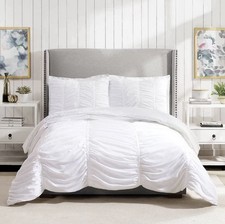 Luxurious White Full/Queen Comforter Set  NEW