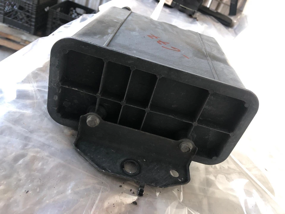 Toyota Camry LE 2003-2006 bote evaporador vapor lata de carbón sedán OEM Foto 3 de 4