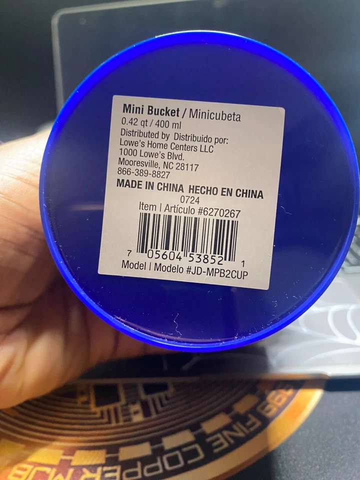 Accesorios para cubo de pintura Lowe’s Mini de 0,5 cuartos de galón Foto 3 de 4