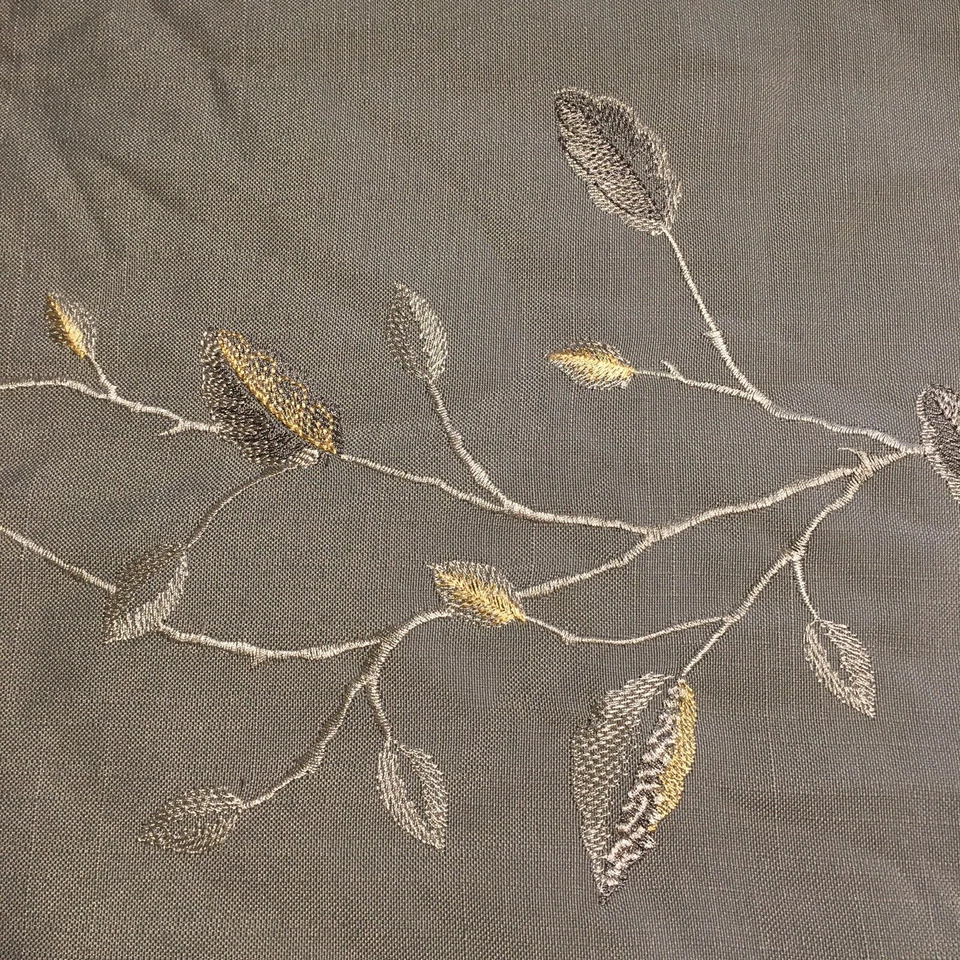 Corredor de Mesa Laura Ashley Gris con Hojas Bordadas 13x70 en Contemporáneo Foto 2 de 4