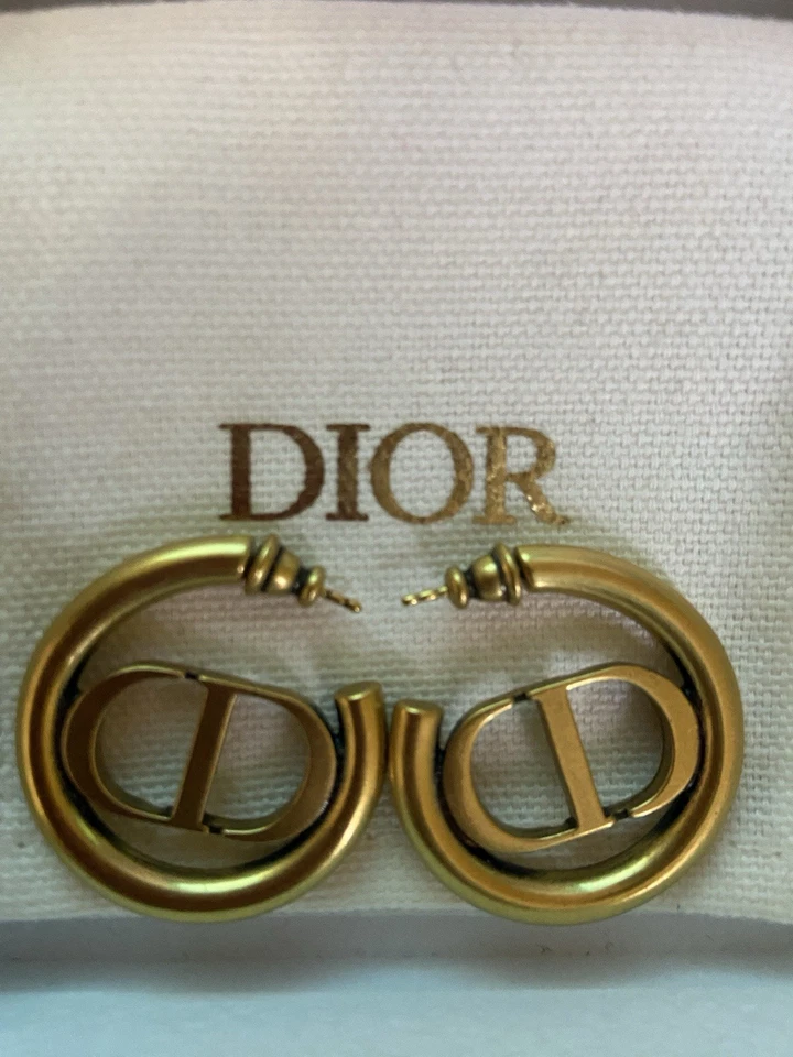 Pendientes Dior 30 Montaigne Foto 4 de 4