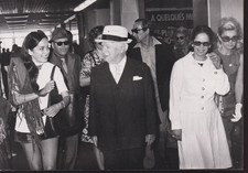 Charlie CHAPLIN PHOTOGRAPHIE ORIGINALE 18*13 avec sa famille 1971 CANNES