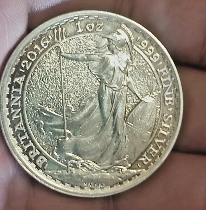 MONEDA BRITANNIA 1 ONZA DE PLATA 999/1000 DE 2016 S/C