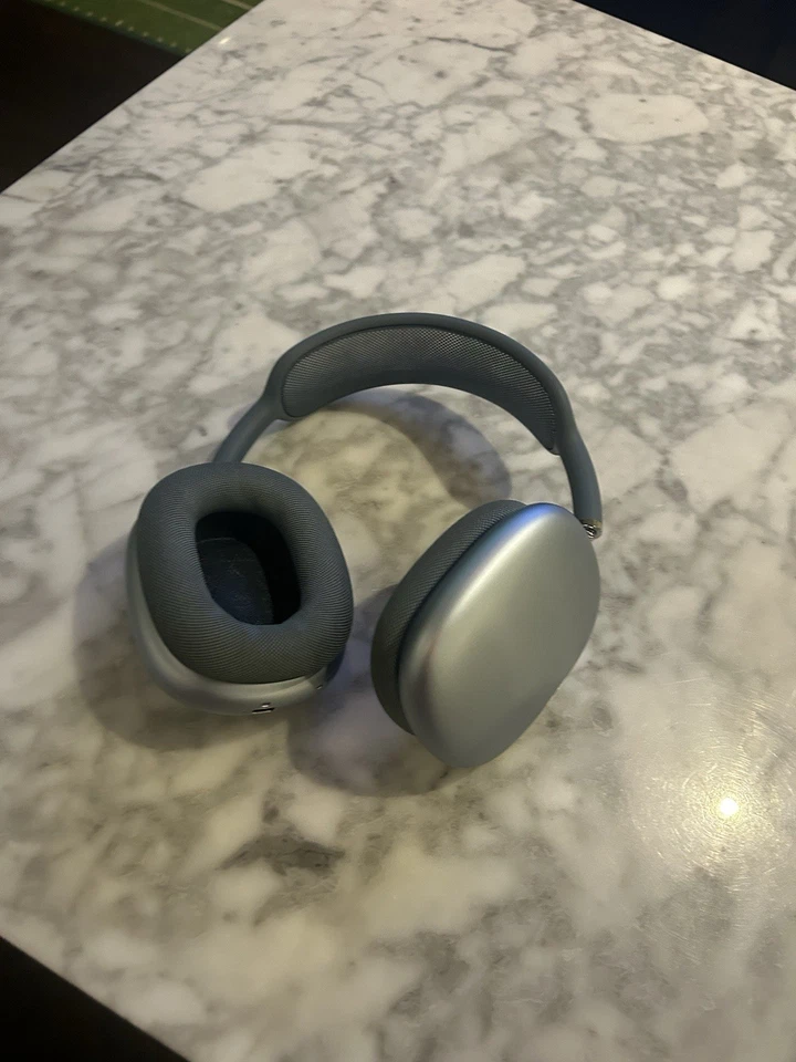 Apple AirPods Pro Max - Image 3 of 4