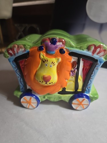 Kids Lion Piggy Bank - Picture 2 of 7