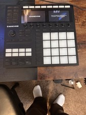 Native Instruments MASCHINE MK3 Groove Production Studio System