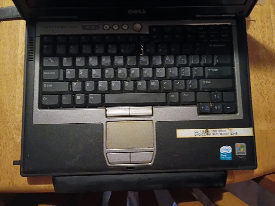 Dell Latitude 14in. (60GB, 1.83GHz, 1GB) Notebook/Laptop - Gray - D620 - Image 2 of 4