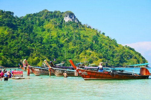 Long Tail Boat Waiting For Passengers Poster Premium Quality Choose your Size - Foto 4 di 5