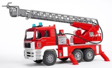 BRUDER 02771 MAN Feuerwehr mit Drehleiter Wasserpumpe Light and Sound Modul