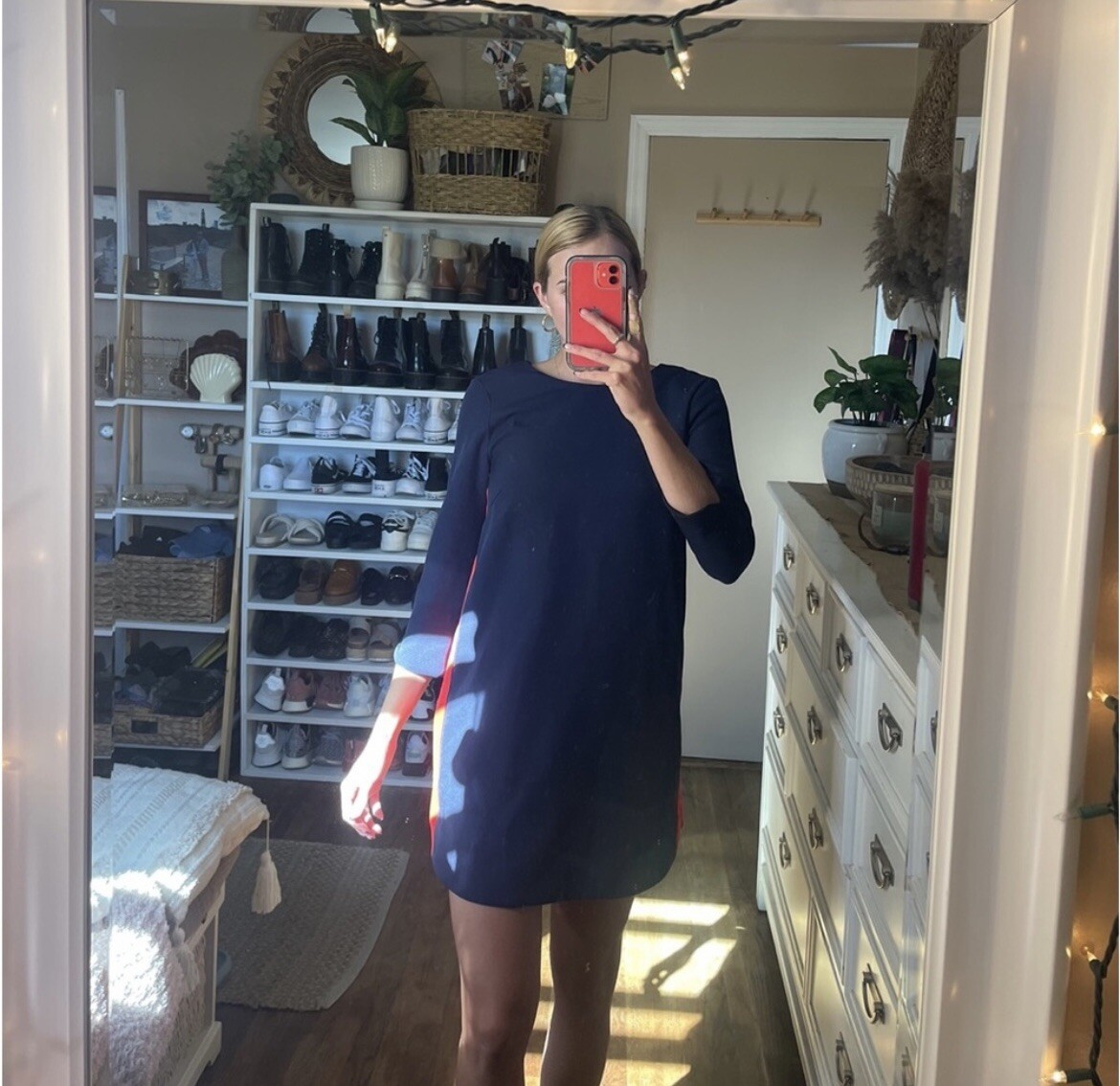 h and m blue striped dress H&M Blue and red striped dress in a size 8. Fits like a size medium