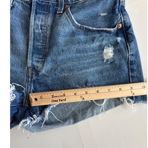Levi's 501 Original Fit Jean Denim Shorts Women's Size 30 High-Rise Distressed - Picture 12 of 12