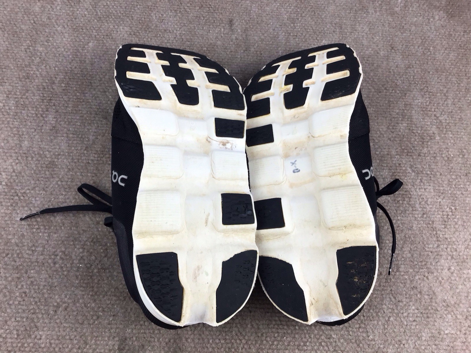 On Cloud Cloudstratus Sneakers Men's Sz US 9.5 Cloudtec Helion Athletic Shoes