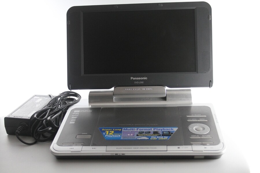 Panasonic DVD-LS82 8.5 Portable DVD Player - Region 2 (DVD