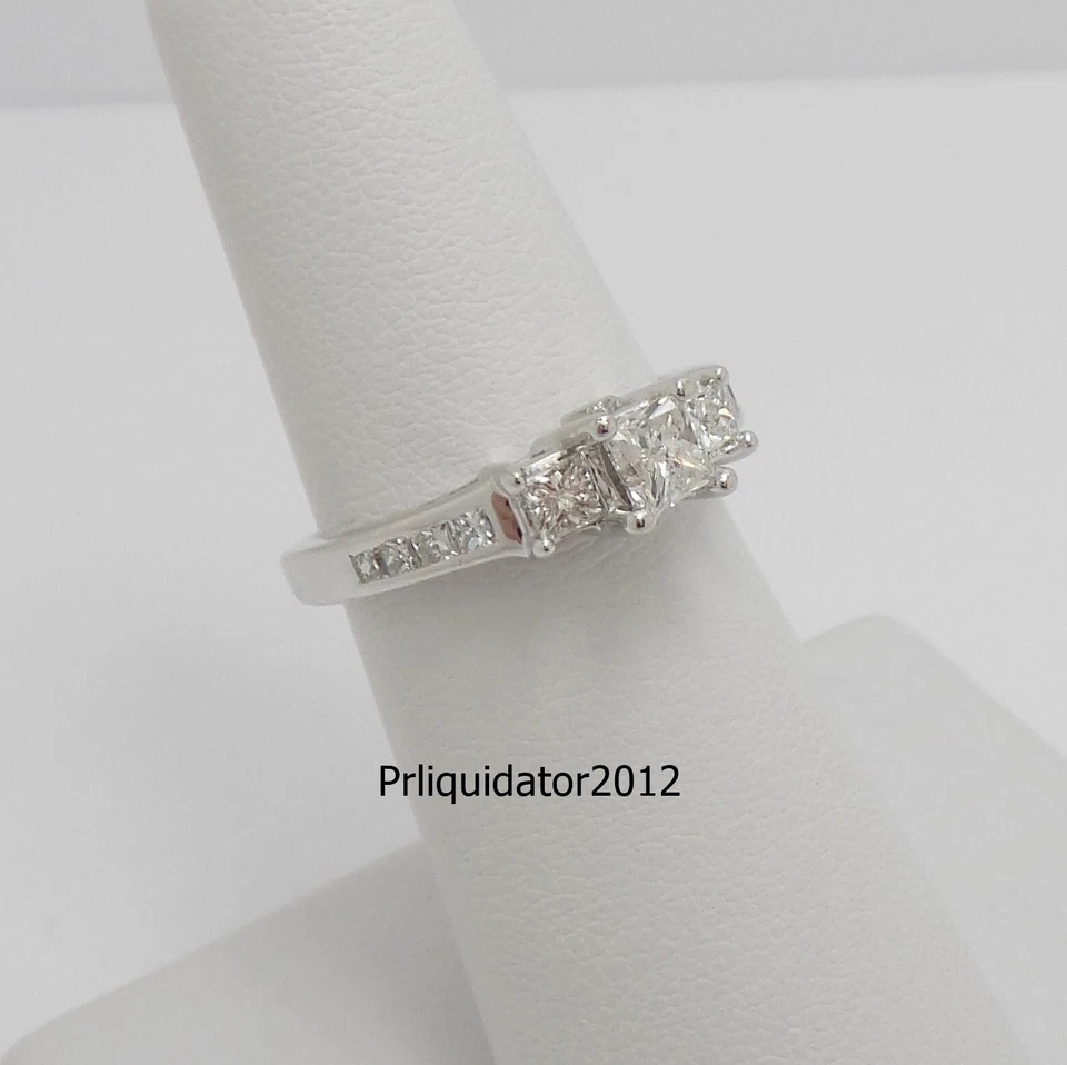 Anillo de compromiso de diamantes naturales de 1 quilate de oro blanco de 14 quilates de aniversario de boda Foto 2 de 4