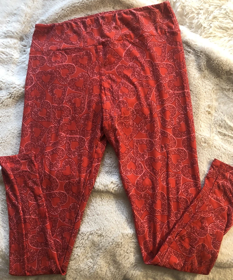Leggings LuLaRoe alta curvilínea feminina nova vermelha com corações calça pijama cintura 32” - Imagem 2 de 3