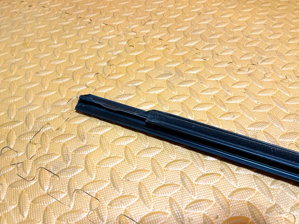 15-21 MERCEDES-BENZ C300 W205 VENTANA TRASERA DERECHA CORREA MOLDURA SELLO TIRA OEM Foto 3 de 4