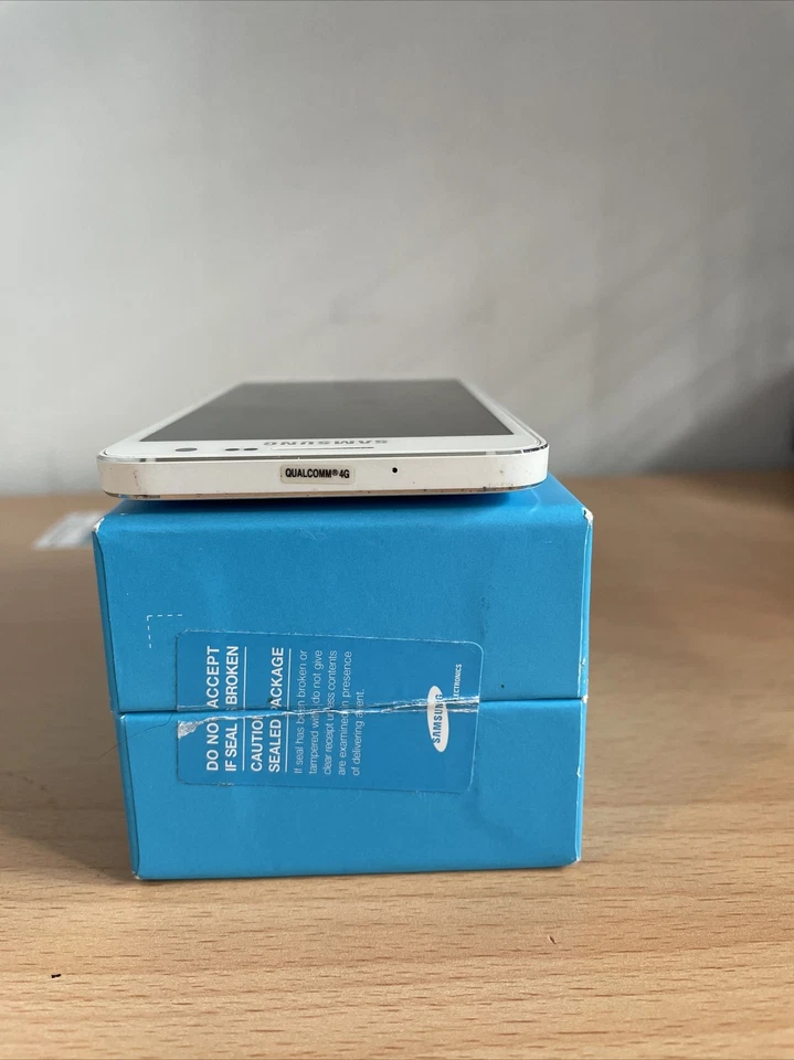 Samsung Galaxy A3 SM-A300FU Unlocked White 16GB Smartphone - Image 4 of 4