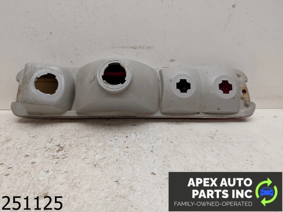 OEM 1979 Chevrolet El Camino 3.9L Tail Light Rear Brake Lamp Turn Signal - Imagem 4 de 4