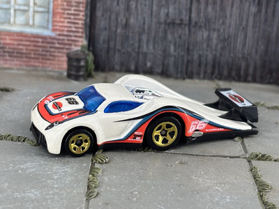 2004 Hot Wheels #77 First Editions CROOZE WAIL TAIL Preowned