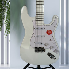 Hot Sale ST White 6-String Solid Electric Guitar Maple Fretboard&Neck Fast Ship