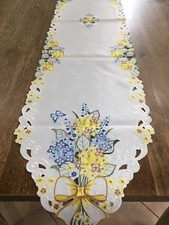 Floral Hydrangea Embroidered Table Runner Scalloped Flower Spring Table Linen
