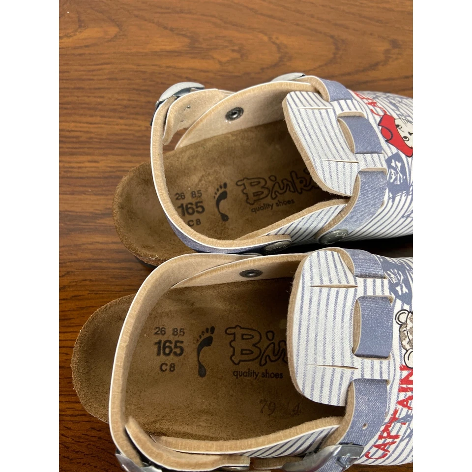 Nuevo en caja Zuecos Birki's Kay Piratas y Amigos Estampado Gráfico Correa Ajustable EU26 C8 Foto 3 de 4