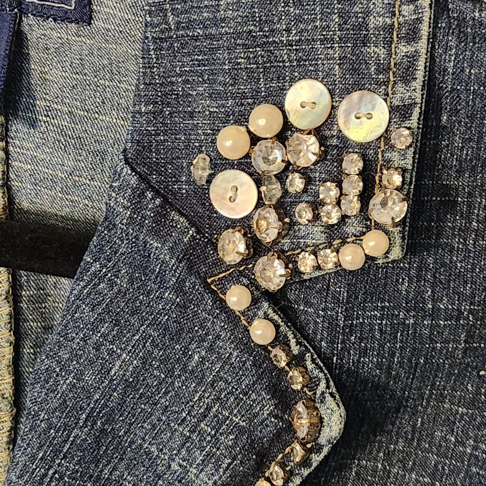 Chaqueta estilo blazer de mezclilla Baccini para mujer talla S pedrería adornada y botones Foto 4 de 4