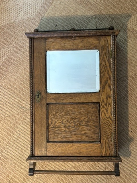 VINTAGE TIGER OAK MEDICINE CABINET W/TOWEL BAR & KEY