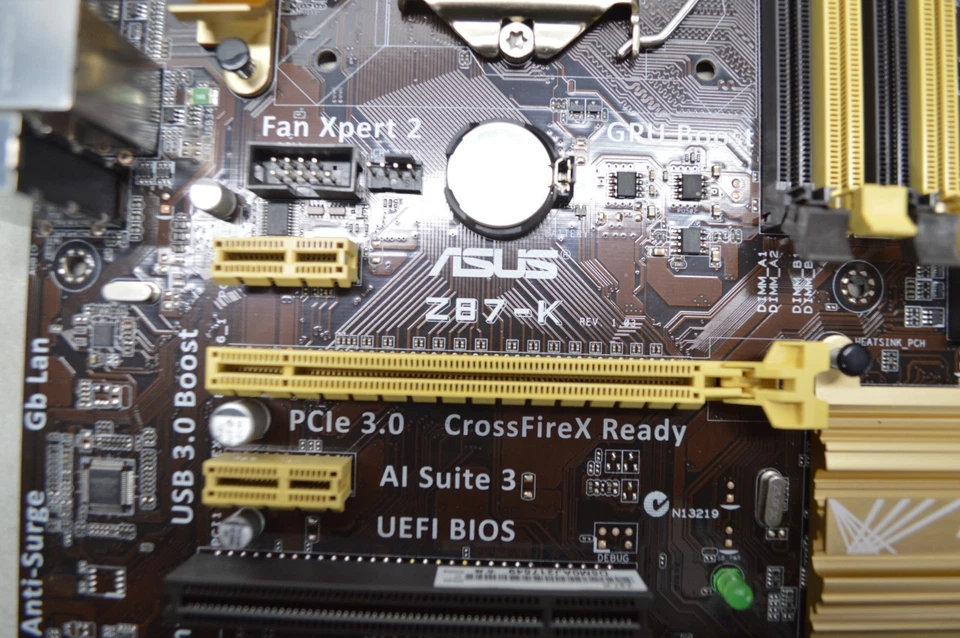 Placa madre de escritorio ASUS Z87-K Intel LGA1150 SATA 6 Gb/s DDR3 ATX *Sin escudo de E/S* Foto 3 de 4