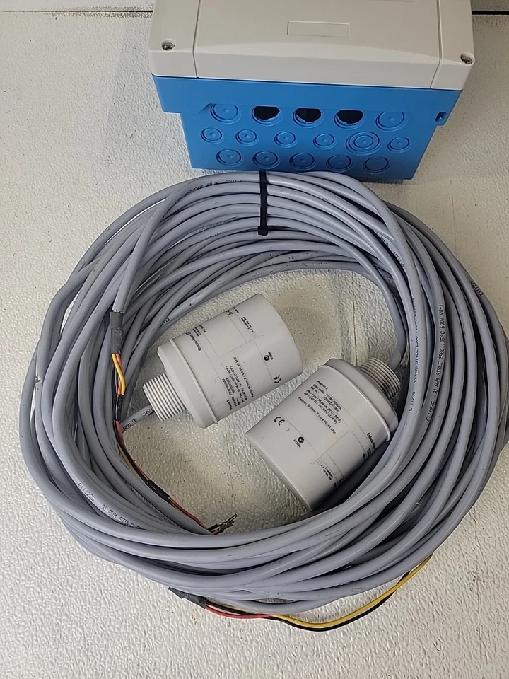 Combo de controlador y (2) sensor Endress + Hauser Prosonic S FMU90 usado buen estado Foto 4 de 4