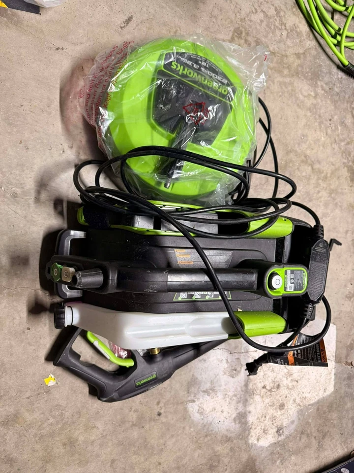 Lavadora a presión eléctrica de agua fría Greenworks 1900-PSI 1,2 GPM - Devolución del cliente Foto 3 de 3