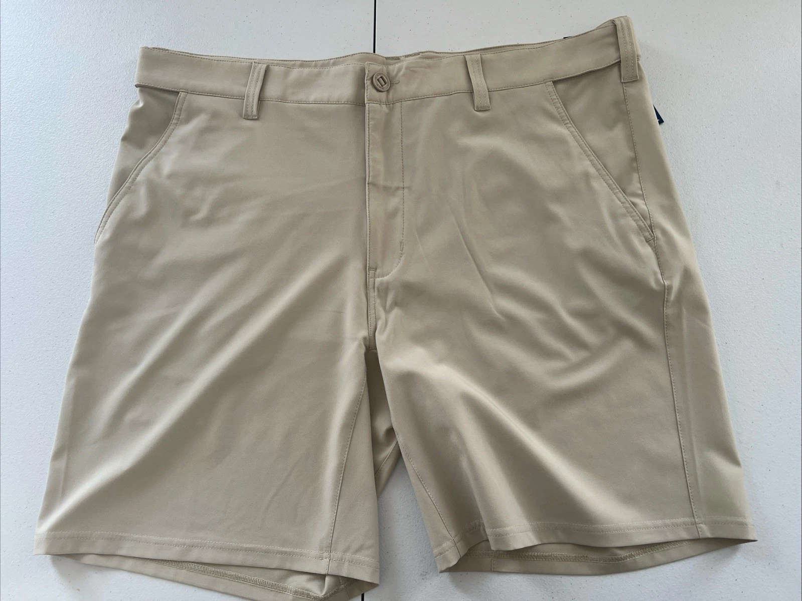 Huk Pursuit Shorts Mens 2XL Beige 8.5” Performance Fishing Chino Cool Tan NWT!!!