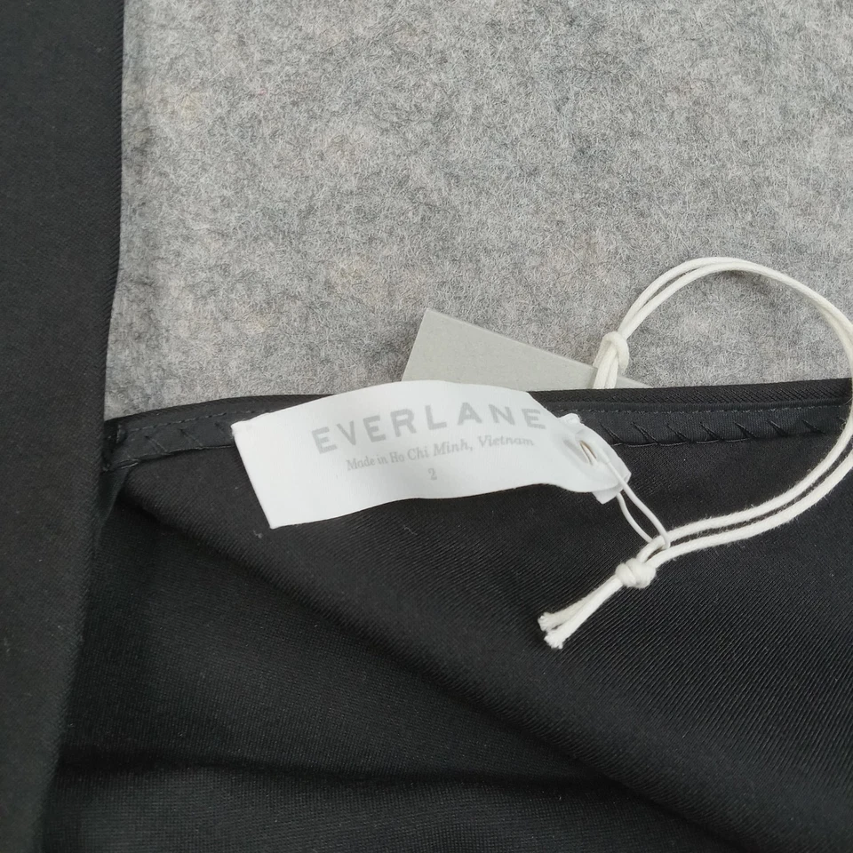 Vestido Everlane para mujer 2 negro sin mangas cuello en V línea A tejido negro pequeño Foto 3 de 4