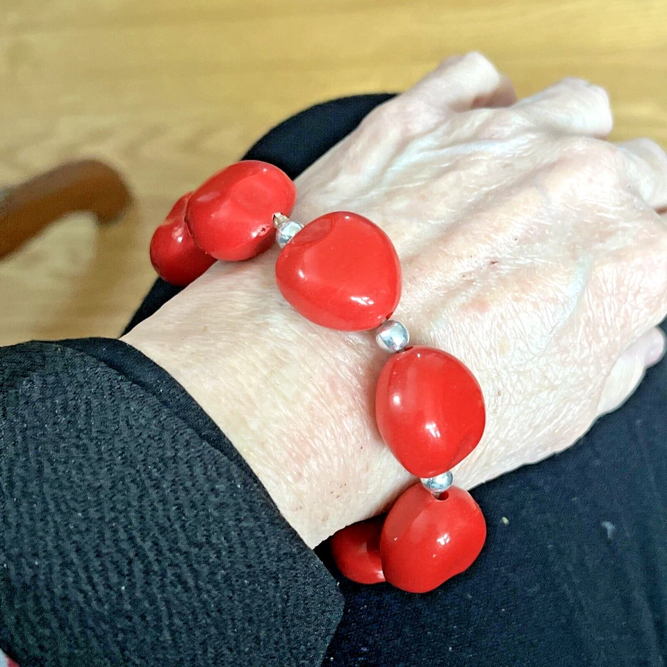 Pulsera elástica de cuentas grandes tono bermellón Chucky única Foto 3 de 3