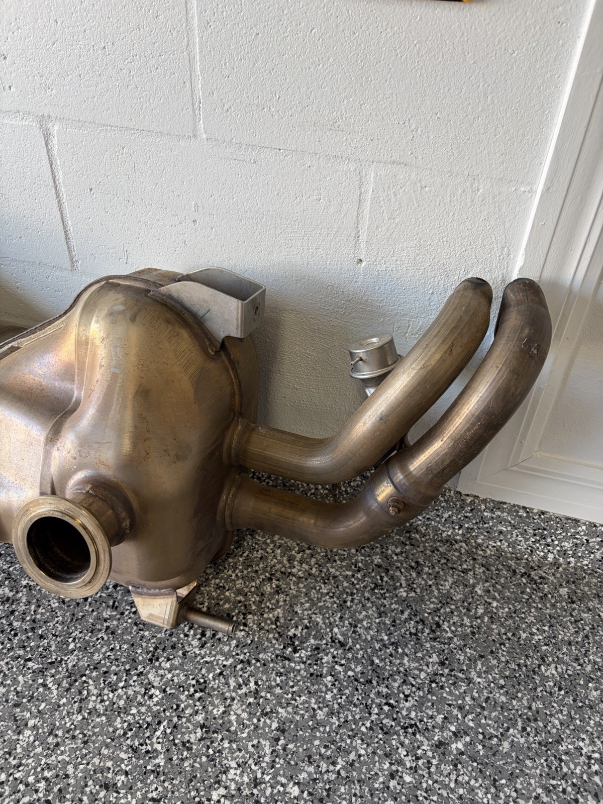 2014 2015 Audi R8 4.2L V8 Rear Exhaust Muffler OEM 28k Miles