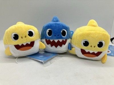 Pinkfong Shark Plush (No Sound) Cubes Set (2 Yellow, 1 Blue) With Tags