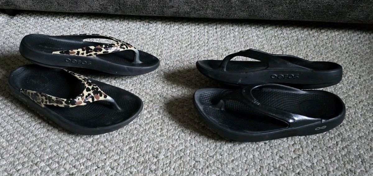 LOT OF 2 Oofos Oolala Luxe Flip Flops Black & Leopard