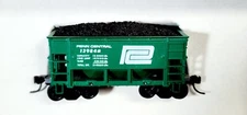 Penn Central Railroad 26' Ore Car w/ Load & Kadee 139842 Roundhouse 1426 RTR HO