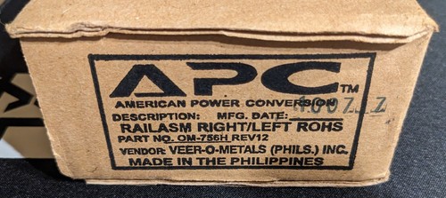 GENUINE OEM APC 0M-756H 4-post Rack Rail Kit for Rackmount Smart-UPS NEW! - Picture 2 of 3