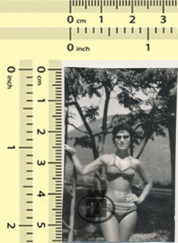 124 Bikini Donna Sfumature Occhiali da Sole Spiaggia Costumi da Nuoto Donna Foto Vintage Originale - Foto 1 di 2