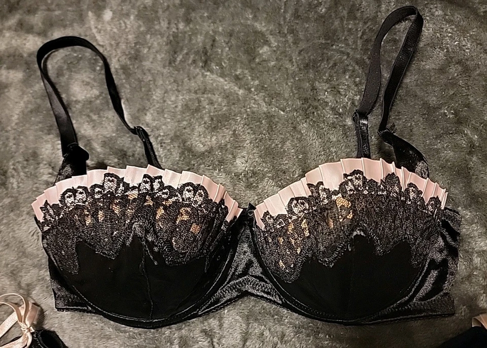 Victoria's Secret Black Pleated Bra/ Garter/Thong Set 36/L - Image 2 of 4