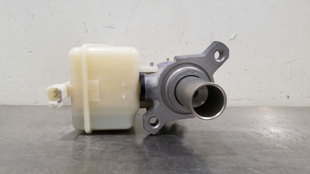 19 ASTON MARTIN VANTAGE 4.0L BRAKE MASTER CYLINDER